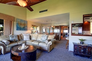 Condo, 1 Bedroom | Living area