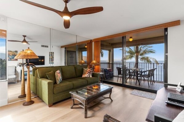 Condo, 2 Bedrooms | Living area