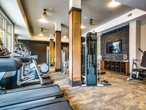 Fitness facility - Chic 1BR king suite close to Downtown w/ fast WiFi (Austin)