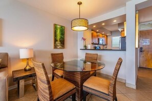 Condo, 2 phòng ngủ | Khu ăn uống