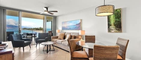 Condo, 2 habitaciones | Área de sala de estar