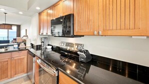 Condo, 2 phòng ngủ | Bếp riêng