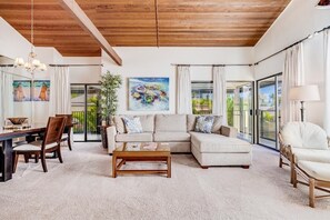 Condo, 1 Bedroom | Living area