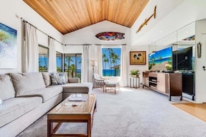 Condo, 1 Bedroom | Living area