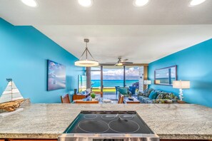 Condo, 1 habitación | Cocina privada | Refrigerador, horno, lavavajillas y cafetera y tetera 