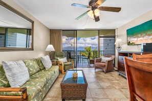 Condo, 1 Bedroom | Living area