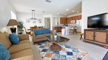 House, 4 Bedrooms | Living area