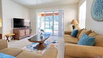 House, 4 Bedrooms | Living area