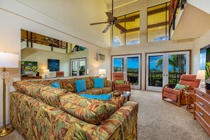 Condo, 3 Bedrooms | Living area