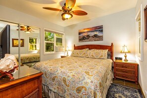 Condo, 2 Bedrooms | 2 bilik tidur, seterika/papan seterika, Wi-fi percuma 