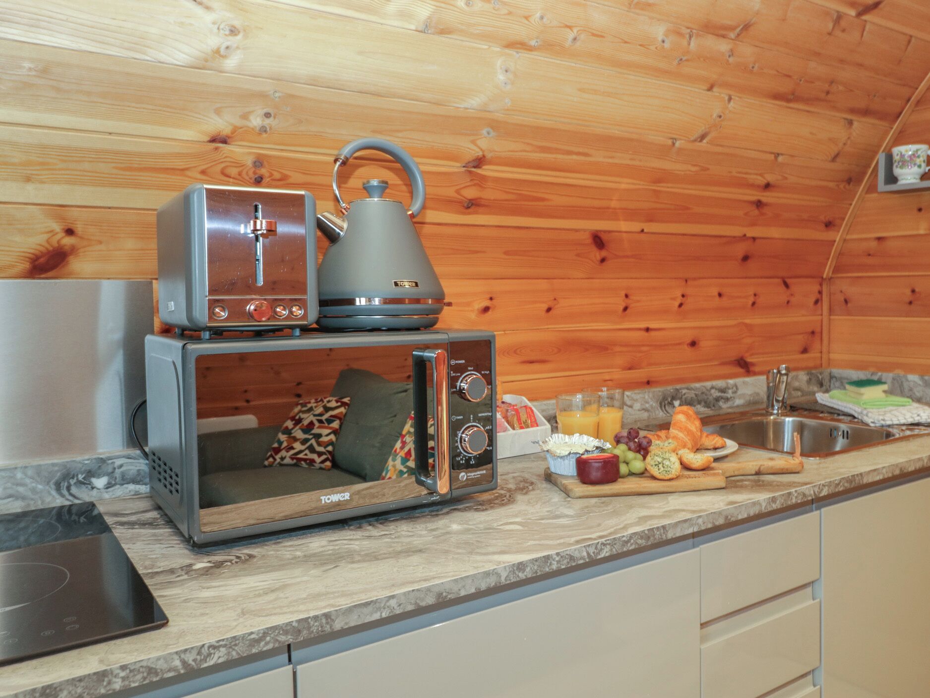 平房 | 私人廚房 | 雪櫃、電熱水壺、多士爐、廚房用具/餐具/器皿