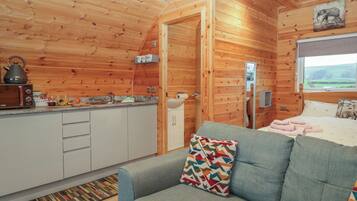 Cottage | 1 bedroom, individually decorated, individually furnished, free WiFi