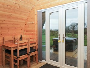 Cottage | Dining