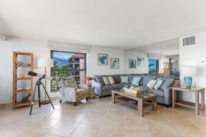 Condo, 2 Bedrooms | Living area