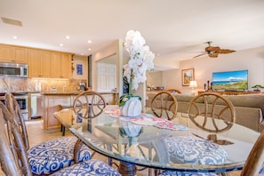 Condo, 2 Bedrooms | Dining