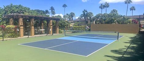 Condo, 2 chambres | Terrain de sport