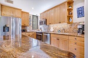 Condo, 2 Bedrooms | Private kitchen