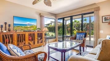 Condo, 2 habitaciones | Área de sala de estar