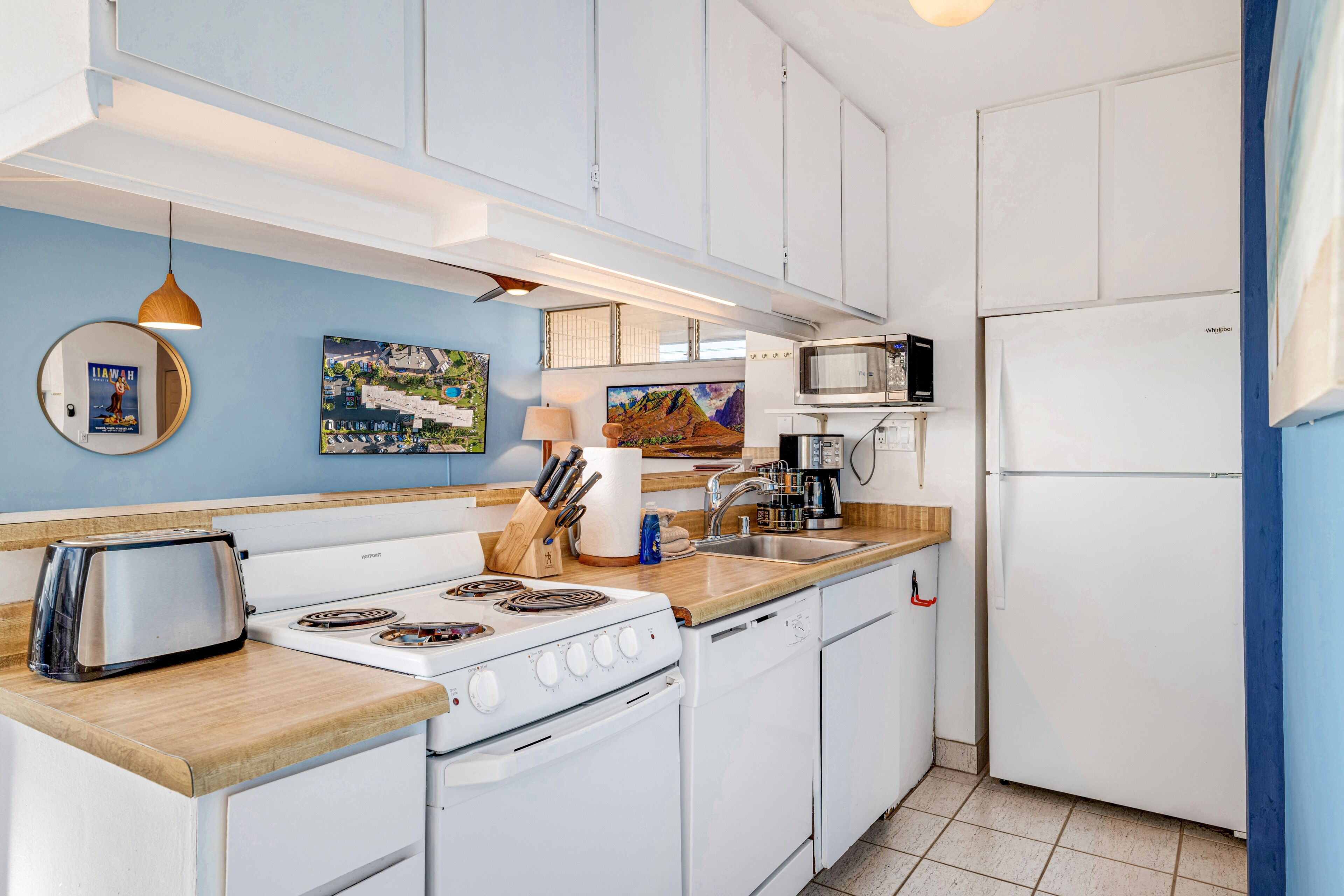 Coffee/tea maker, fridge, oven, toaster