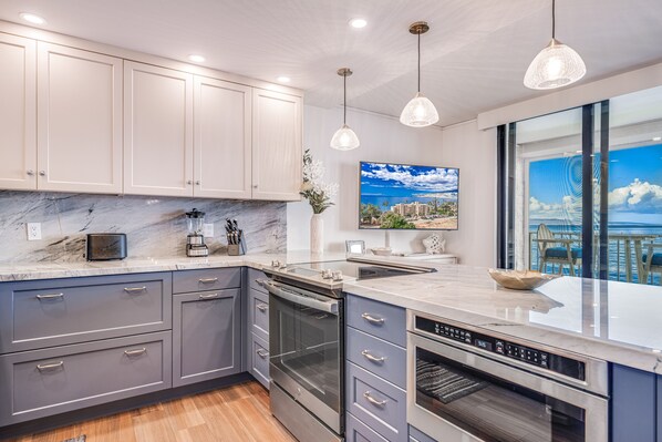 Condo, 1 Bedroom | Private kitchen