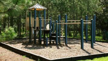 House, 4 Bedrooms | Children's area