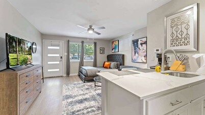 Efficiency studio close to Downtown and Domain