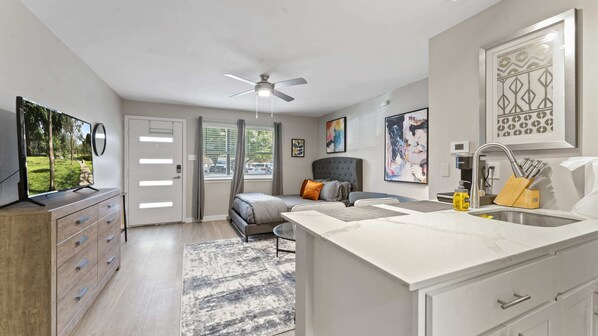 Interior - Quaint studio close to Downtown and Domain (Austin)