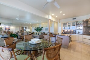 Condo, 2 Bedrooms | Dining