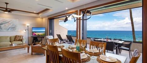 Condo, 2 Bedrooms | Dining