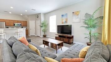 House, 4 Bedrooms | Living area