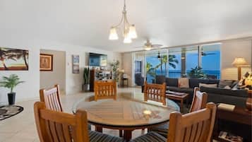 Condo, 3 Bedrooms | Dining
