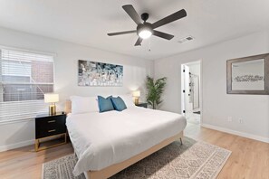 3 bedrooms, memory-foam beds, iron/ironing board, WiFi - Remote Work Friendly | King Beds | Fast WiFi | 3BR (Pflugerville)