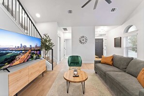 TV, Hulu, streaming services, offices - Remote Work Friendly | King Beds | Fast WiFi | 3BR (Pflugerville)