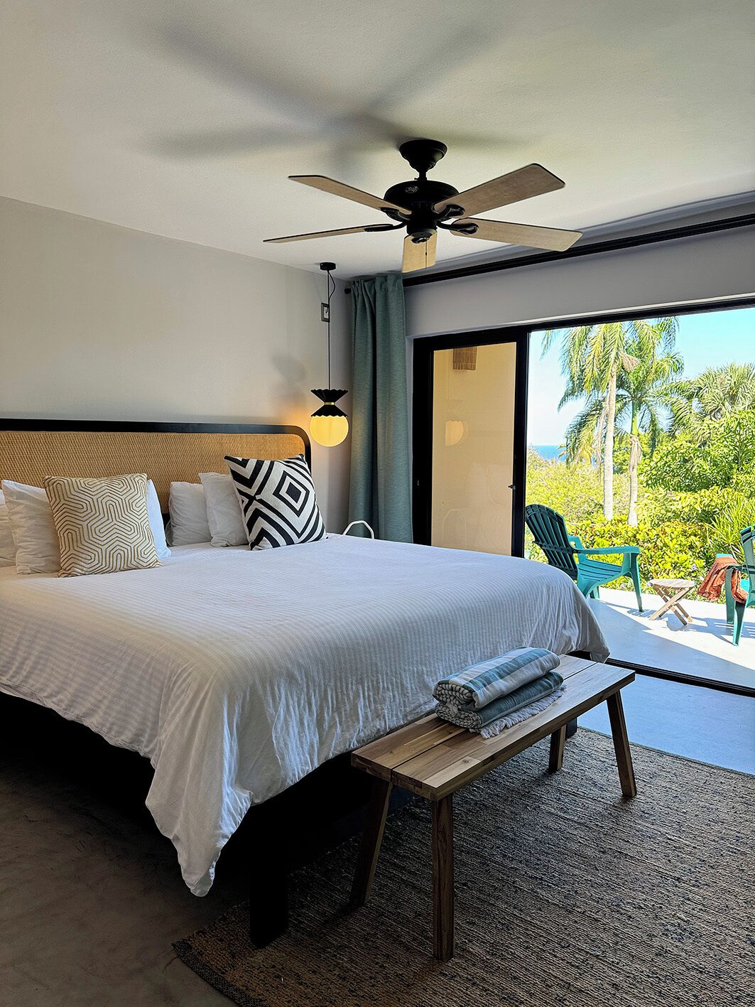 King Room Garden with ocean view | Décoration personnalisée, ameublement personnalisé, Wi-Fi gratuit