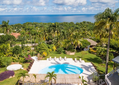 Exterior. Catalina Tropical Lodge