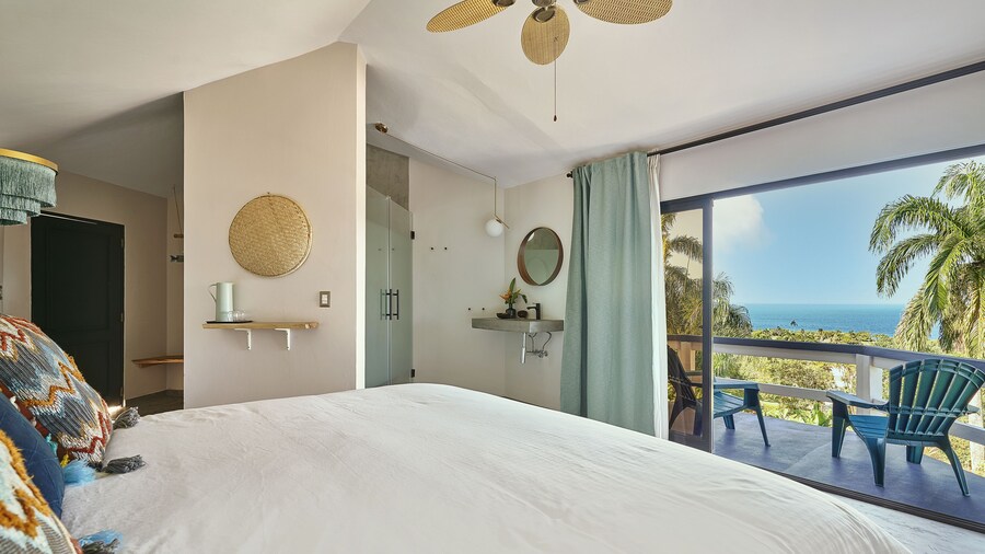 Catalina Tropical Lodge