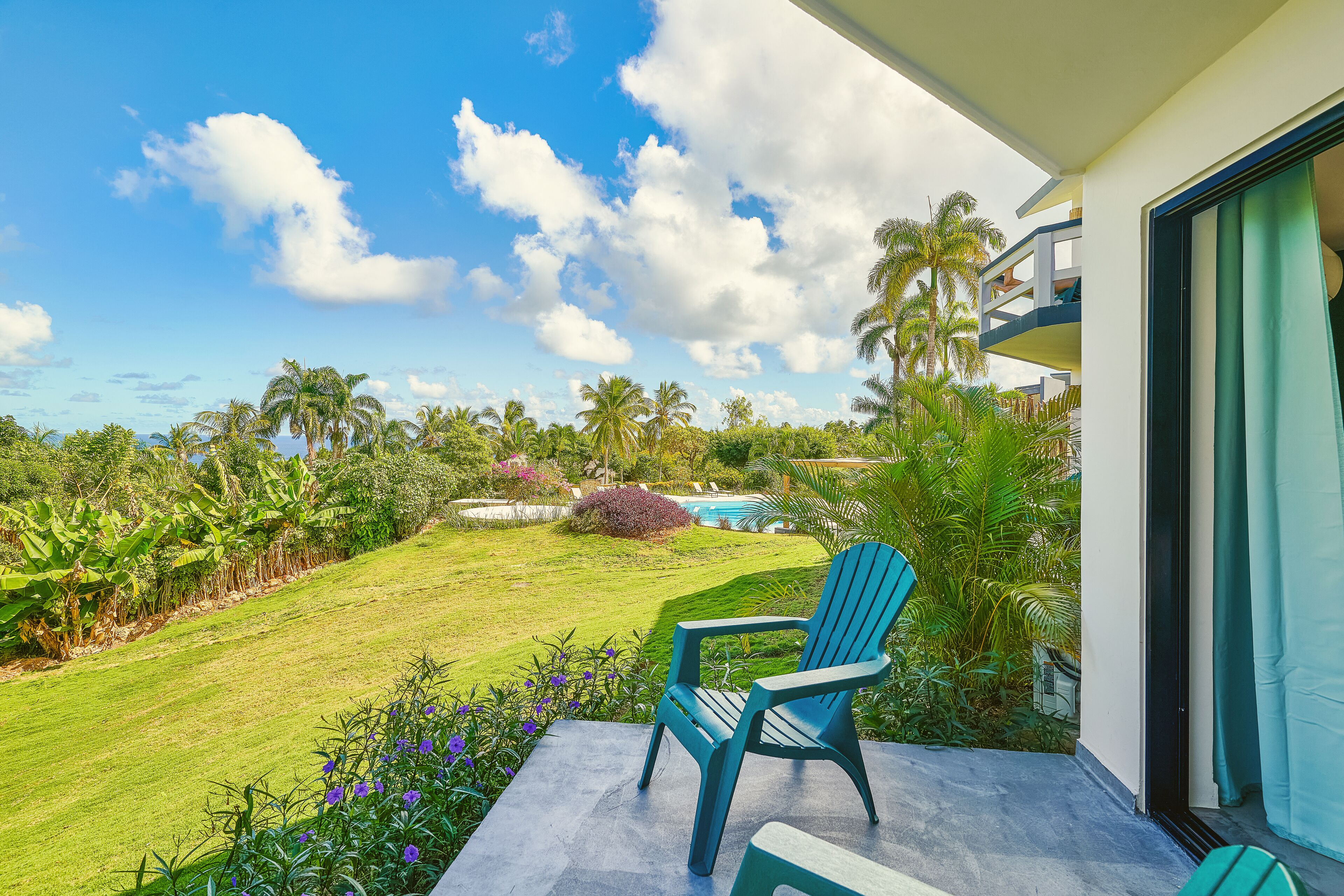 Twin Room Garden with ocean view | Decoración personalizada, muebles diferentes y wifi gratis 