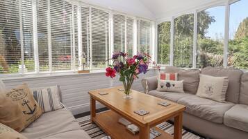 Cottage | Living area