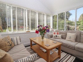 Cottage | Living area