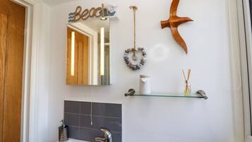 Cottage | Phòng tắm | Buồng tắm vòi sen