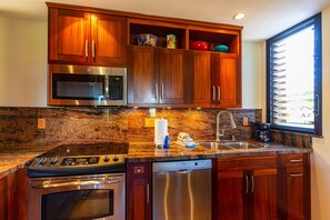 Condo, 1 Bedroom | Private kitchen