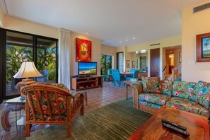 Condo, 1 Bedroom | Living area