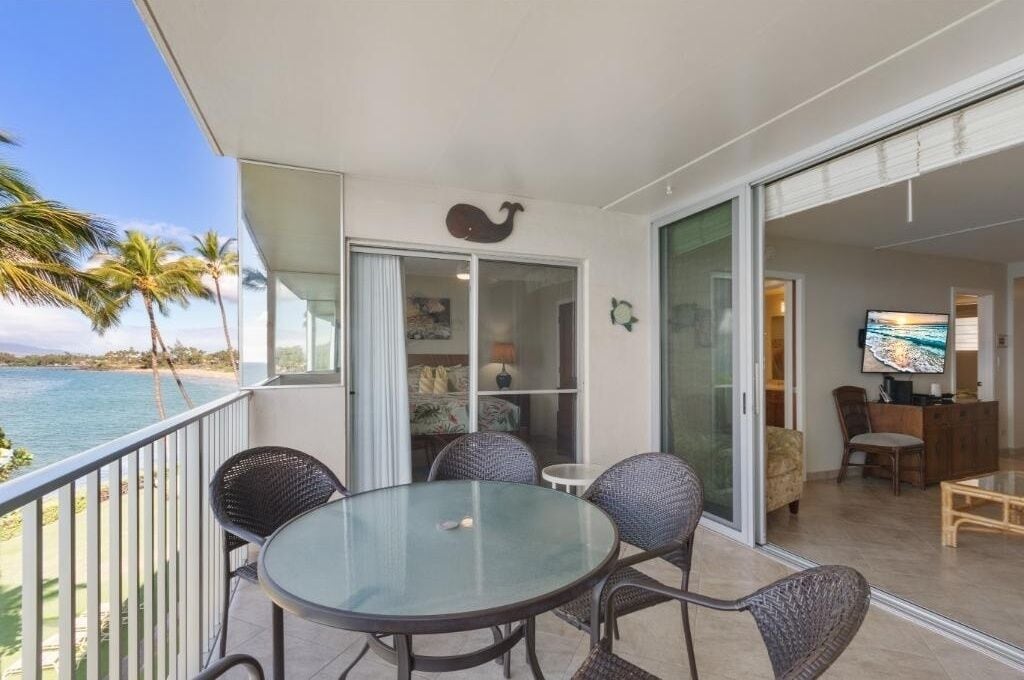 Condo, 2 Bedrooms | Dining