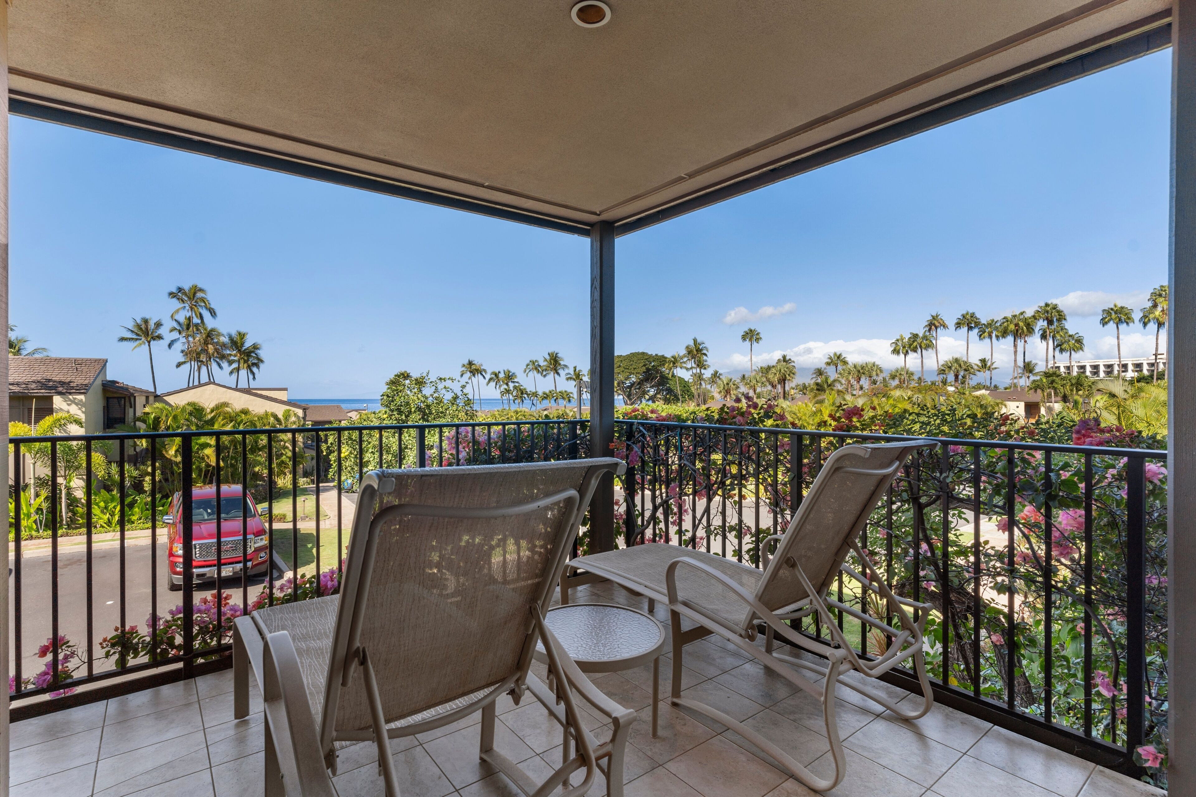 Condo, 2 Bedrooms | Property grounds