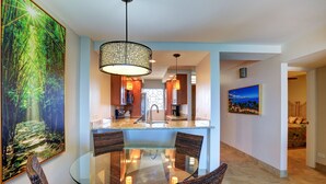 Condo, 2 phòng ngủ | Khu ăn uống