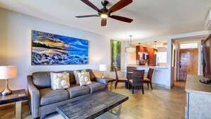 Condo, 2 phòng ngủ | Khu phòng khách