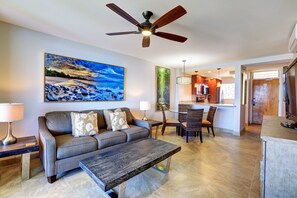 Condo, 2 Bedrooms | Living area