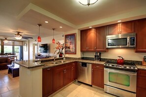 Condo, 2 Bedrooms | Private kitchen