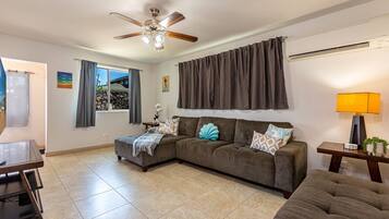 House, 3 Bedrooms | Living area