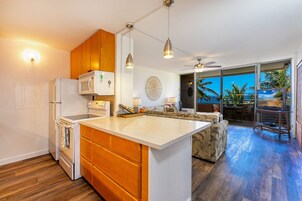 Apartamento, 2 habitaciones | Cocina privada | Frigorífico, horno, cafetera o tetera y tostadora